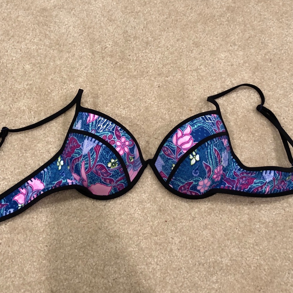 Victoria’s Secret bikini top